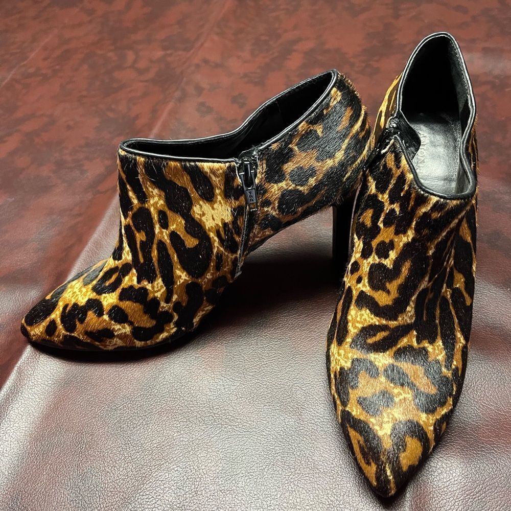 Antonio Melani animal print leopard calf hair shoes booties heels, size 7 1/2
